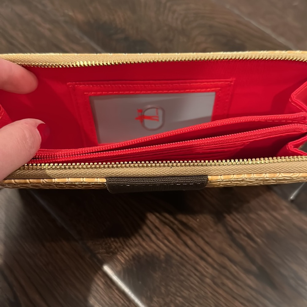 HOBO Ines Wallet/Clutch - Picture 8 of 8